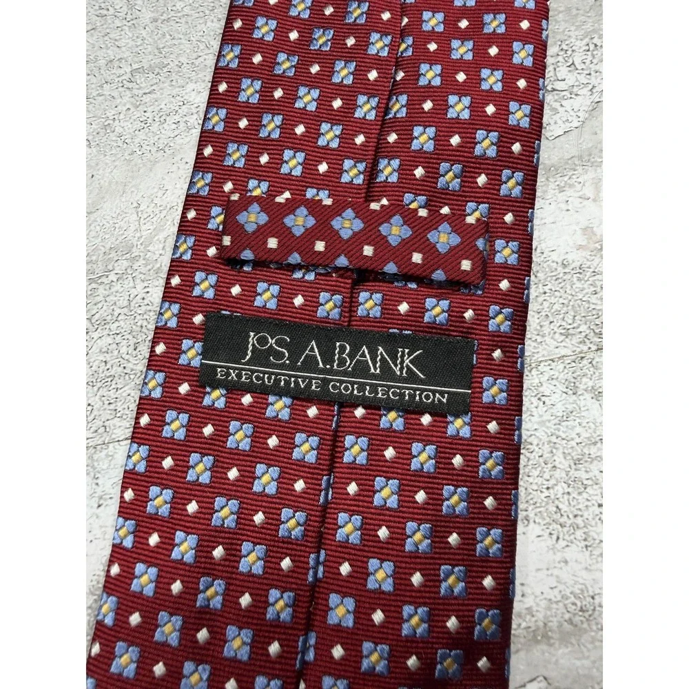 Jos. A. Bank 100% Silk Tie Mens One Size Red Floral Pointed Executive‎ Necktie